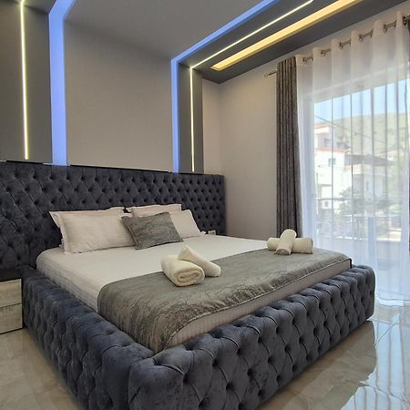 Vila Roxhest Sarandë 外观 照片