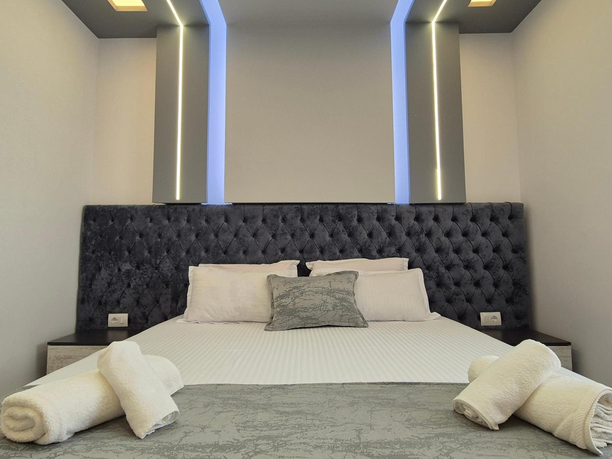 Vila Roxhest Sarandë 外观 照片