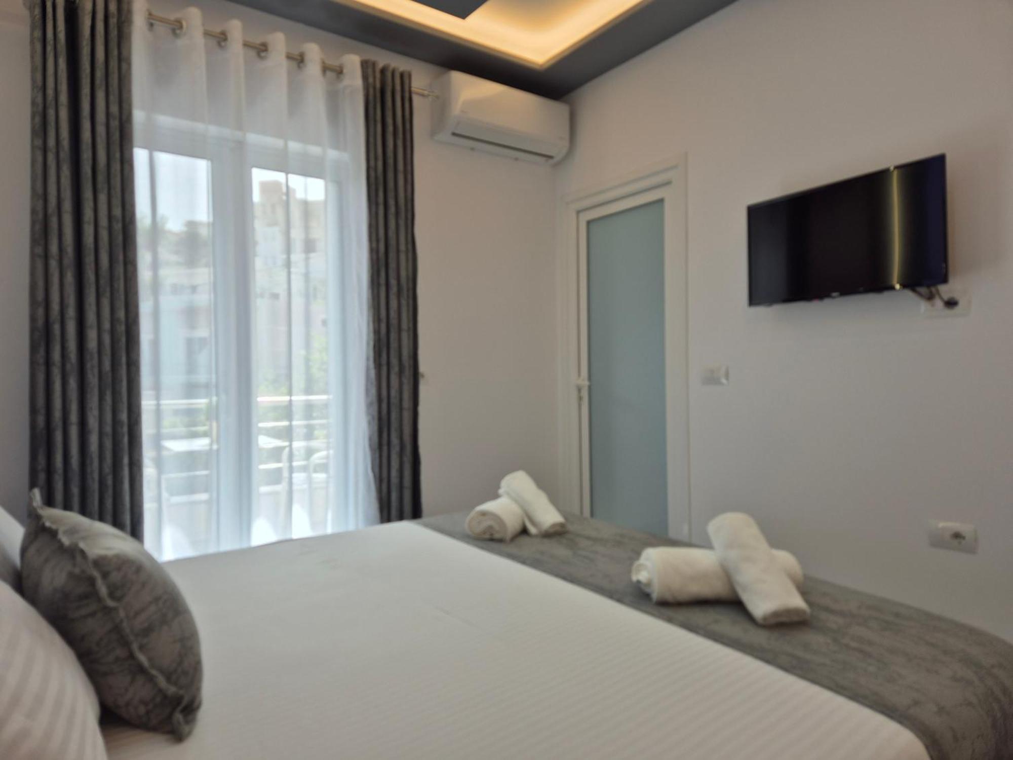 Vila Roxhest Sarandë 外观 照片