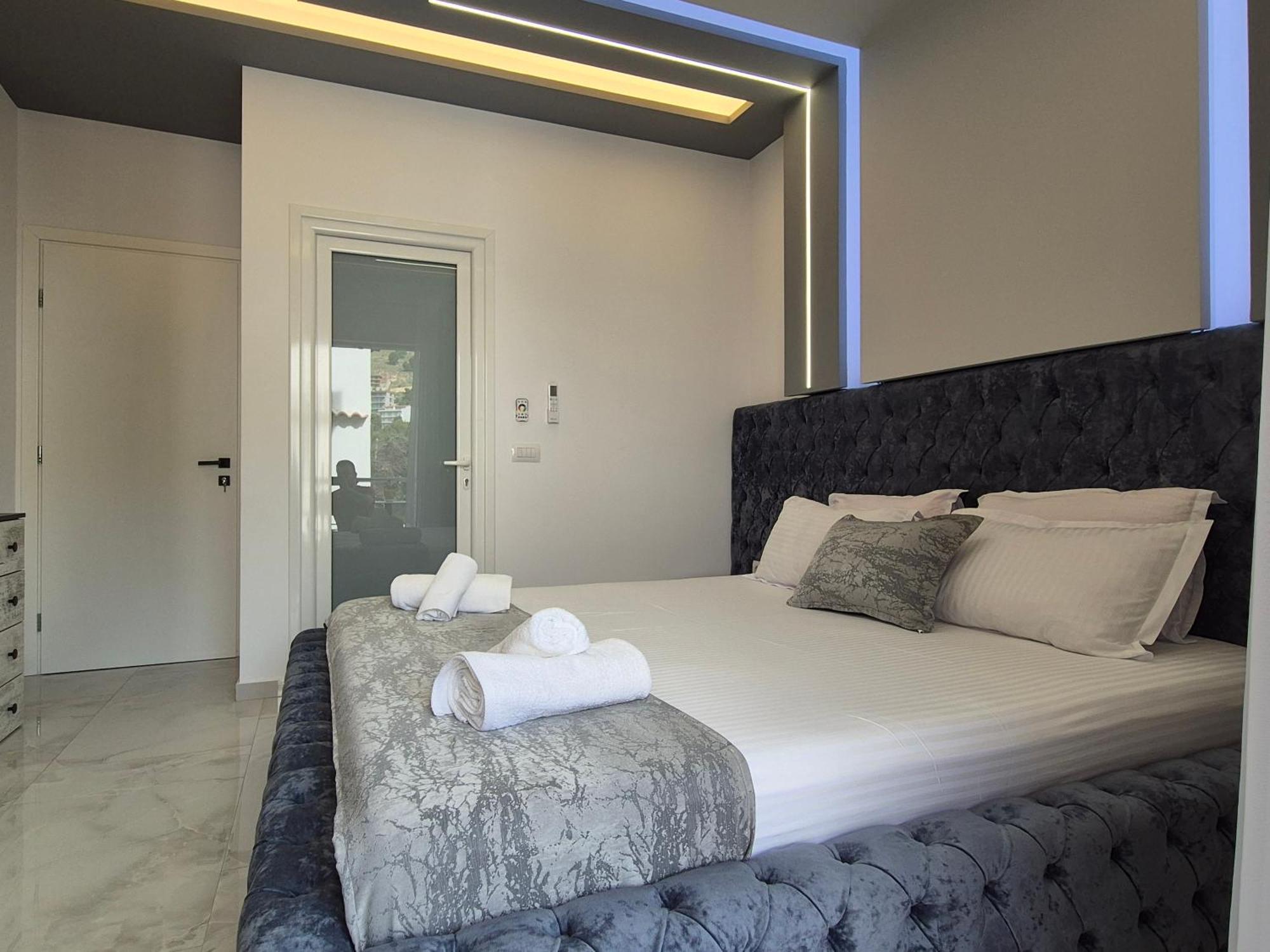Vila Roxhest Sarandë 外观 照片