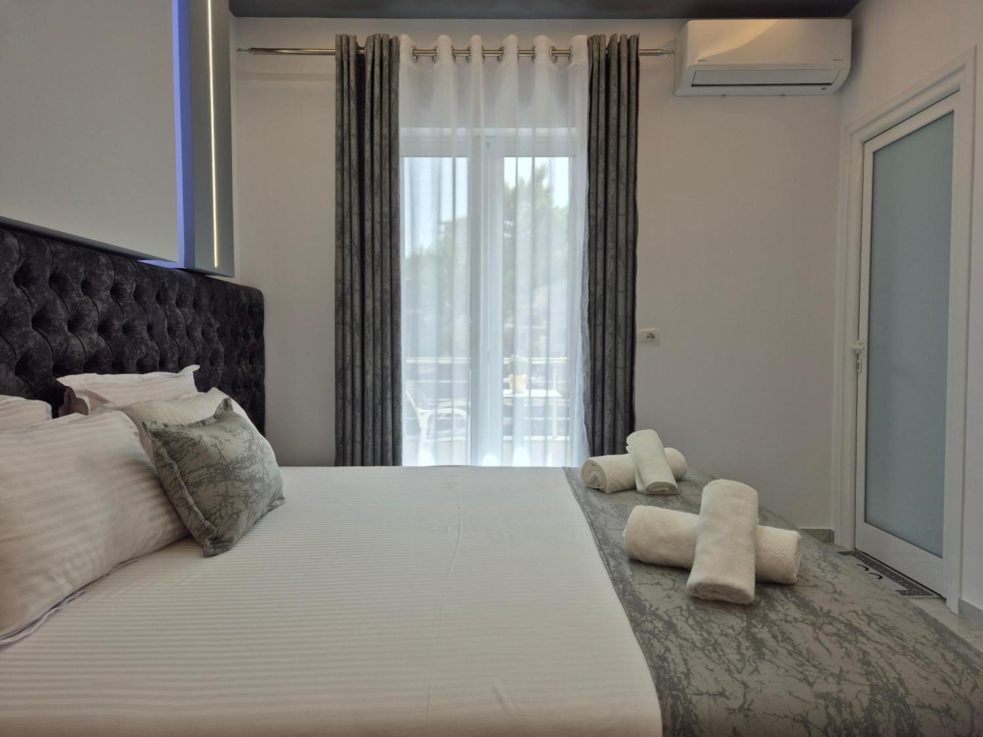 Vila Roxhest Sarandë 外观 照片