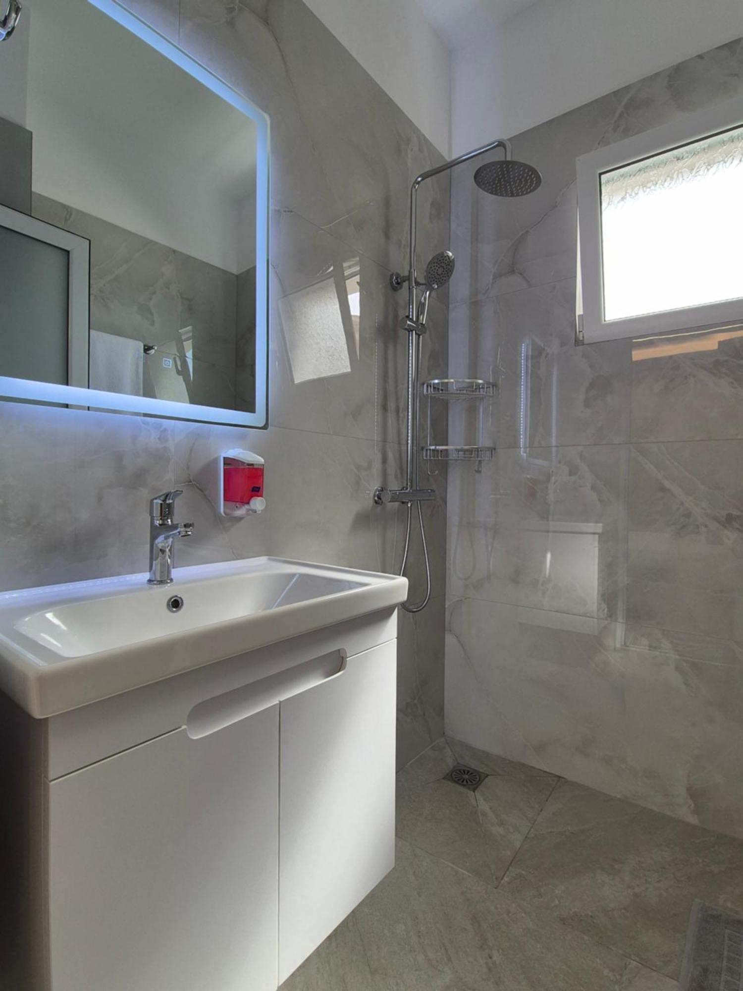 Vila Roxhest Sarandë 外观 照片