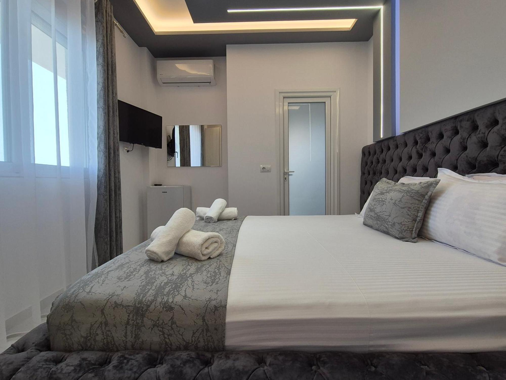 Vila Roxhest Sarandë 外观 照片